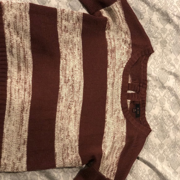 Crop sweater with bow detail in back - Picture 6 of 6